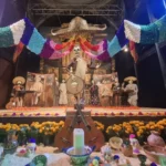 La ofrenda de la Universidad del Claustro invita a brindar con José Alfredo Jiménez